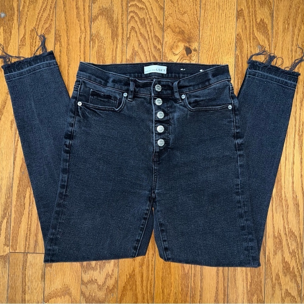 LOFT Black Full Button Fly Cropped Release Hems The Skinny Jeans Size 27/4 - Picture 3 of 10